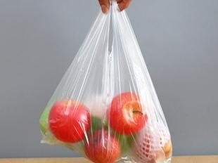 Kühlschrank für den Haushalt mit Lebensmittelverpackung