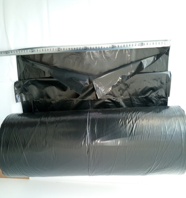Recycelte schwarze Tüten auf Rollen für Müll