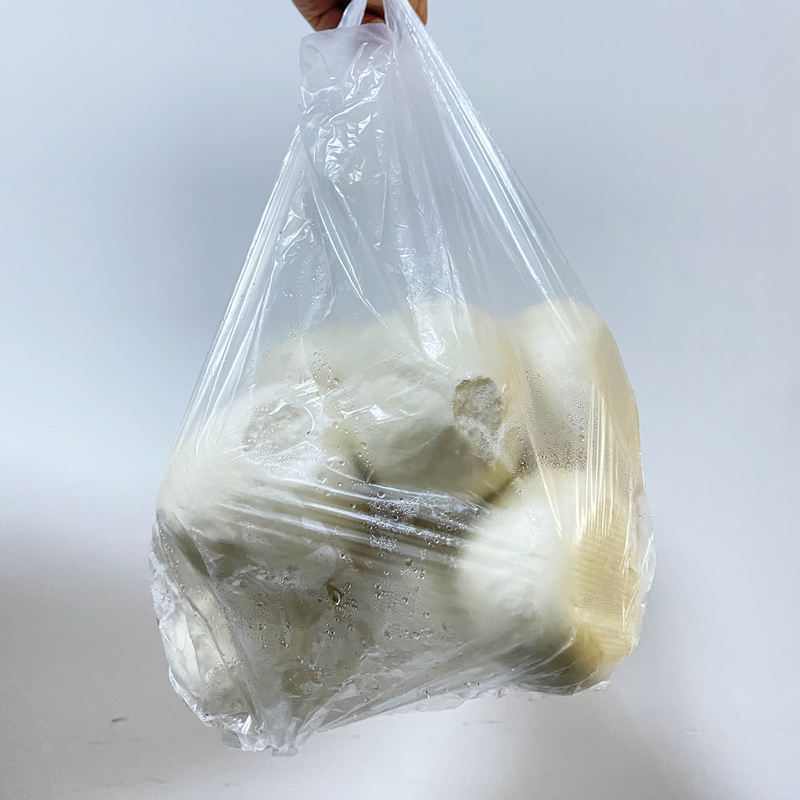 Kühlschrank für den Haushalt mit Lebensmittelverpackung